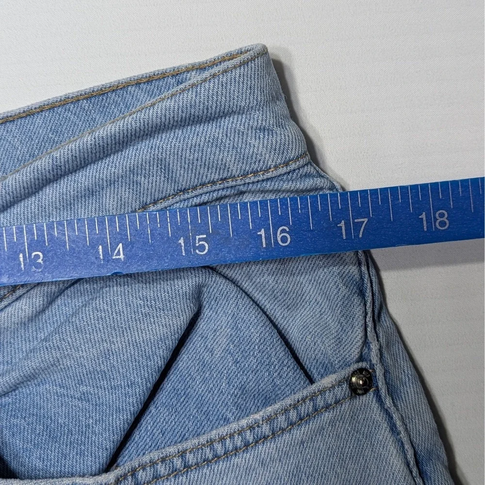 BDG Urban Outfitters High & Wide Jeans Size 32 Light Wash Wide Leg‎ High Rise